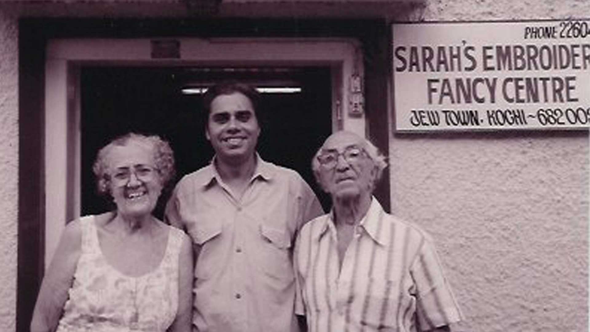 Dr. Joseph J. Palackal, CMI with Sara and Jacob Cohen at Jew Town, Mattancherry-1985